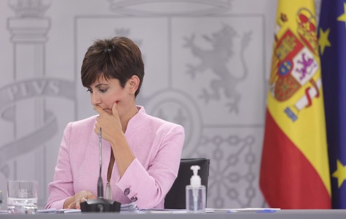 La ministra Portavoz y ministra de Política Territorial, Isabel Rodríguez, comparece en la rueda de prensa posterior al primer Consejo de Ministros tras la remodelación del Gobierno, a 13 de julio de 2021, en Madrid (España).