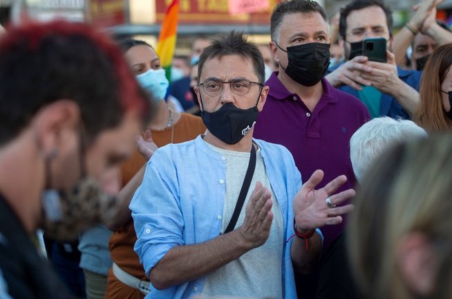 El fundador de Podemos Juan Carlos Monedero durante una manifestación para condenar el asesinato de un joven de 24 años el pasado sábado en A Coruña debido a una paliza, a 5 de julio de 2021, en Madrid, (España).