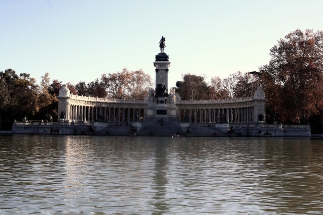 Archivo - El monumento a Alfonso XII en el parque del Retiro
