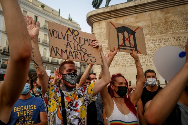 Concentración contra agresiones LGTBfóbicas en la Puerta del Sol