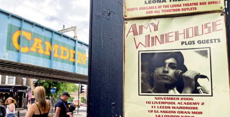 Cartel de una de las primeras giras de Amy Winehouse, con el puente de Camden de fondo. / Raúl Bobé