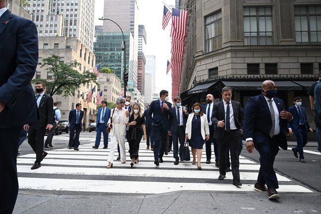 El presidente del Gobierno, Pedro Sánchez, durante un paseo en su viaje a Nueva York.