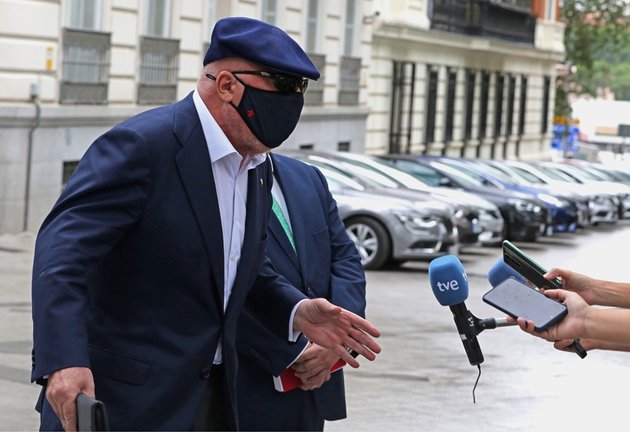 El comisario jubilado José Manuel Villarejo ofrece declaraciones a los medios de comunicación tras salir de la Audiencia Nacional para declarar por el caso ‘Tándem’.