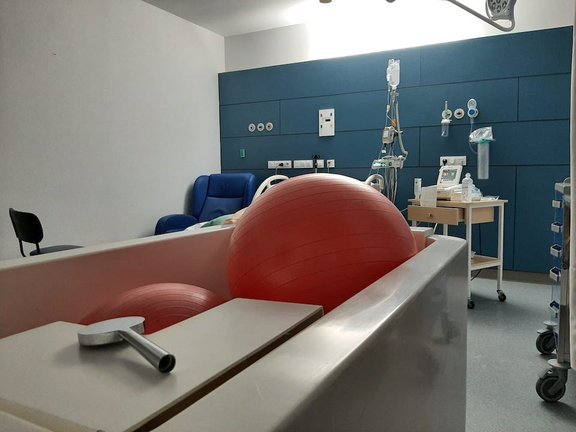 Vista de una sala paritorio del Hospital Valdecilla en Santander. / S. Díaz