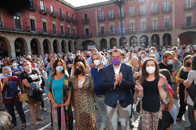 Concentración en apoyo a las mujeres agredidas sexualmente en Gijón.