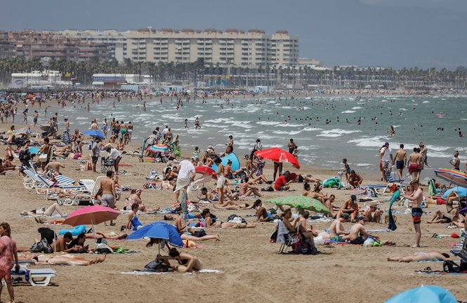 La Playa de la Malvarrosa repleta de gente el pasado 12 de julio de 2021, en Valencia