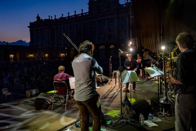 Archivo - Uno de los conciertos de la II edición de 'Jazz Palacio Real 2021' en el escenario al aire libre de la Plaza de la Armería del Palacio Real de Madrid