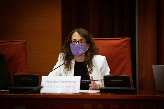 La consellera de Igualdad y Feminismos de la Generalitat, Tània Verge, durante su intervención en la comisión parlamentaria de su ámbito, en Barcelona a 28 de julio del 2021.