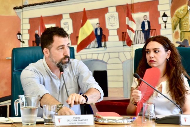 Archivo - El alcalde de Rivas Vaciamadrid, Pedro del Cura, interviene en el Pleno municipal de la localidad.