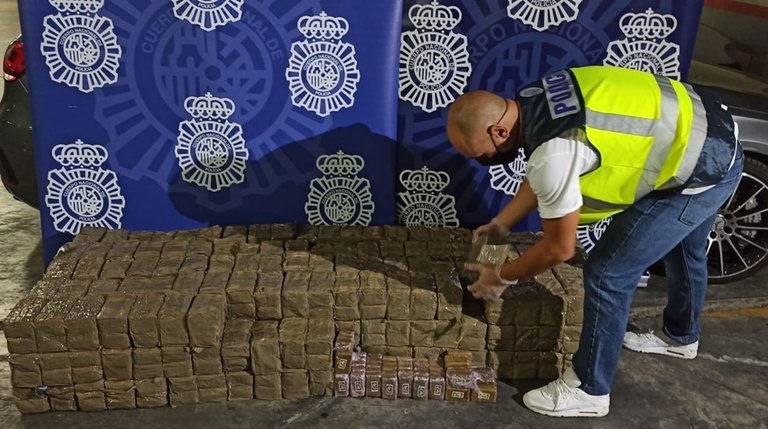 La Policía Nacional interviene en una vivienda de Benalmádena 302 kilogramos de hachís