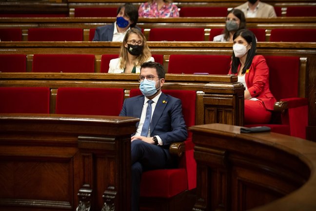 El presidente de la Generalitat, Pere Aragonès, durante una sesión plenaria en el Parlament de Cataluña, a 29 de julio de 2021, en Barcelona, Catalunya, (España). El pleno, el último antes del parón estival, ha girado en torno a la gestión del coronavirus