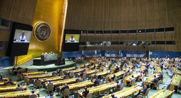 Archivo - Los delegados, con mascarilla, guardan la distancia de seguridad durante la inauguración de la 75 sesión de la Asamblea General de la ONU.