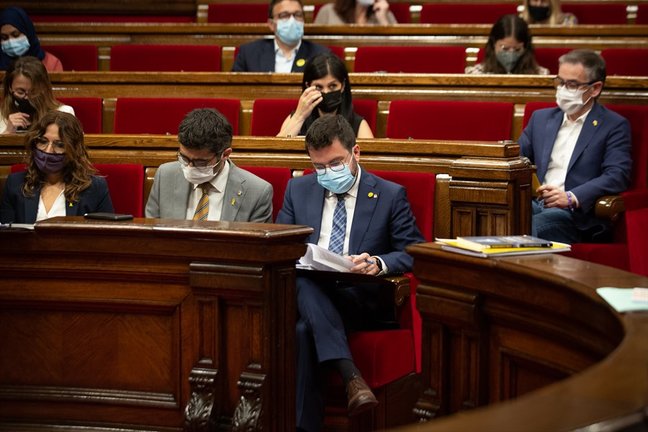 Aragonès y Puigneró en el Parlament