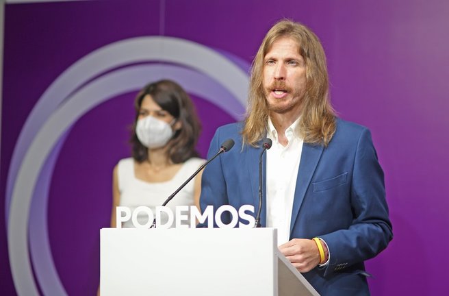 Los coportavoces de Podemos, Isa Serra y Pablo Fernández