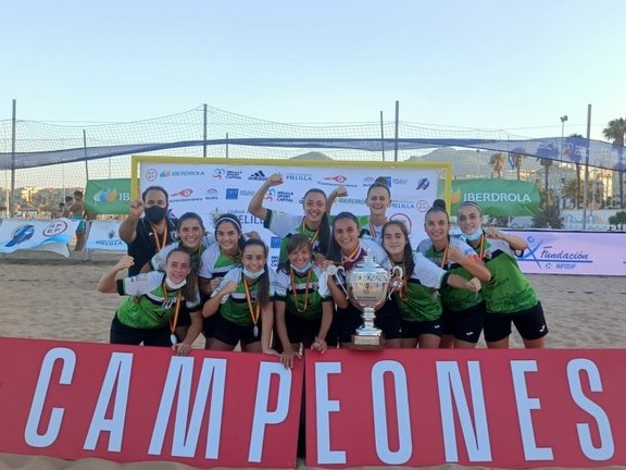 El CF Playa Cáceres, campeón de la primera Supercopa femenina de fútbol playa