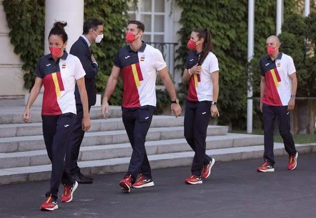 El presidente del Gobierno, Pedro Sánchez, recibe al equipo olímpico español 