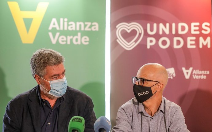 El coordinador de Alianza Verde y diputado de Unidas Podemos en el Congreso, Juantxo López de Uralde, con su  secretario de Estudios, Julià Álvaro