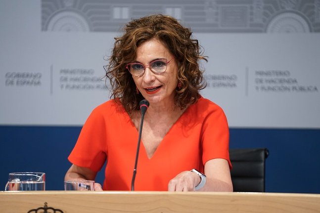 La ministra de Hacienda y Función Pública, Maria Jesús Montero, interviene en una rueda de prensa posterior a una reunión del Consejo de Política Fiscal y Financiera, a 28 de julio de 2021, en Madrid, (España).