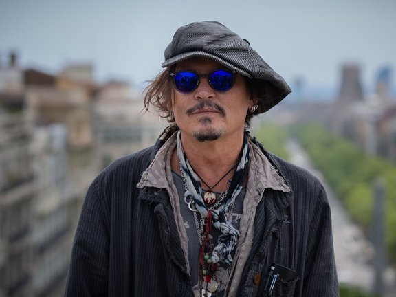 Archivo - El actor Johnny Depp posa después de la rueda de prensa de presentación de la película ‘El fotógrafo de Minamata' en la quinta edición del BCN Film Fest