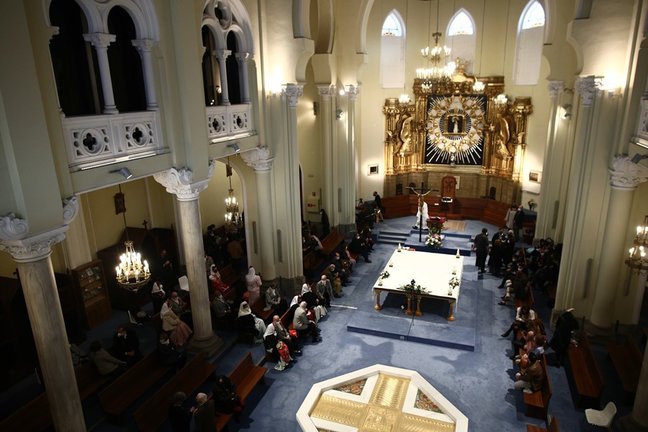 Archivo - Vista general de una eucaristía celebrada en la iglesia Virgen de la Paloma, en Madrid (España), a 19 de marzo de 2021. 
