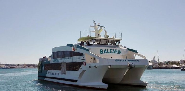 Imagen de archivo de un ferry de Balearia Ibiza - Formentera  EP