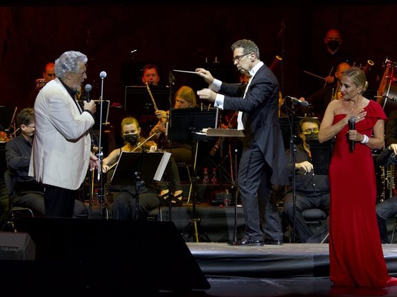 Plácido Domingo cantó en su reaparición en Starlite con Marta Sánchez