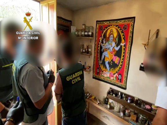 La Guardia Civil detiene en Callosa de Segura (Alicante) a un matrimonio que hacía rituales con ayahuasca y escamas de sapo bufo