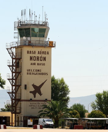 Archivo - Torre de control de la base aérea de Morón de la Frontera.