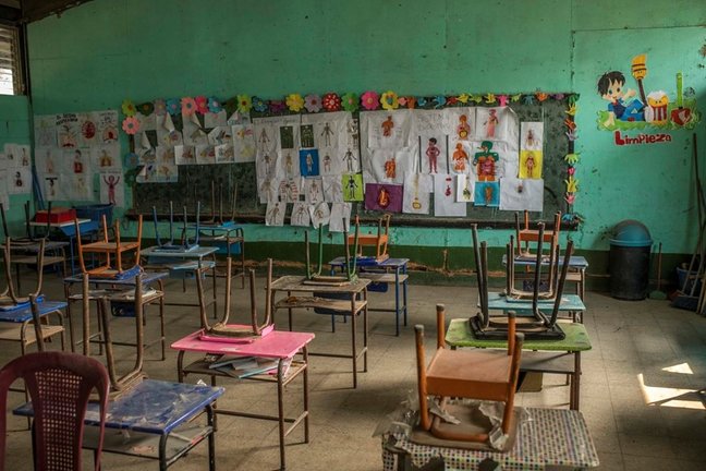 Archivo - Aula vacía en la Escuela Oficial Rural Mixta N° 77 de la vereda Los Mixcos de Palencia, en Guatemala, por la pandemia de coronavirus. Fotografía tomada el pasado 30 de abril de 2020
