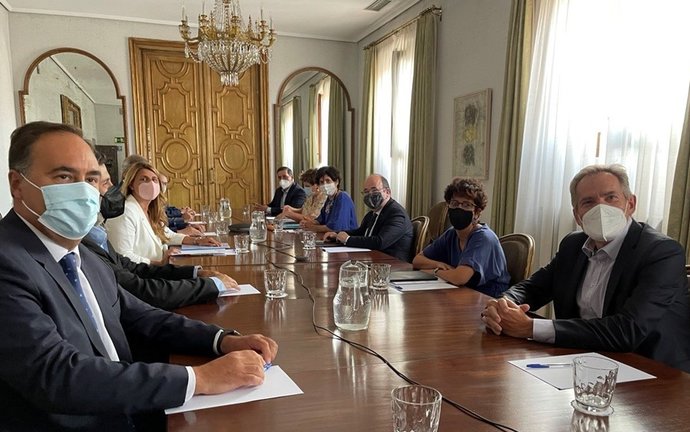 El ministro de Cultura y Deporte, Miquel Iceta, ha mantenido una reunión con los representantes de autores, creadores y asociaciones de propiedad intelectual.