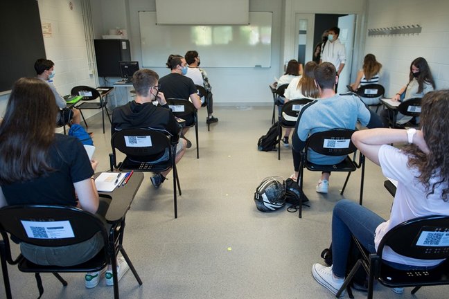 Archivo - Un grupo de estudiantes en un aula de la Facultad de Ciencias del Campus Montilivi de la Universidad de Girona, listos para comenzar los exámenes de Evaluación del Bachillerato para el Acceso a la Universidad (EBAU).