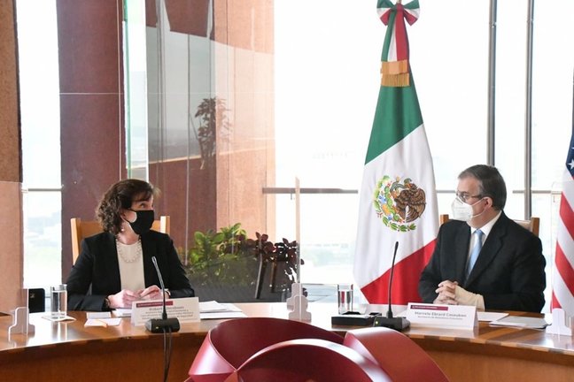 Archivo - La enviada especial de EEUU para la frontera sur, Roberta Jacobson, y el ministro de Exteriores de México, Marcelo Ebrard, en una reunión sobre política migratoria.