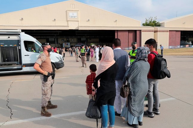 Un total de 292 personas evacuadas desde Afganistán llegan a la Base Aérea de Torrejón, a 25 de agosto de 2021