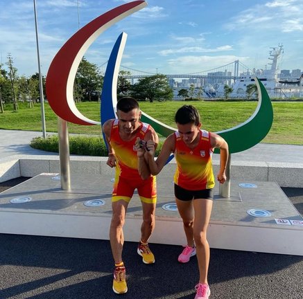 Alba García Falagán y su guía, en los Juegos Paralímpicos de Tokio 2020