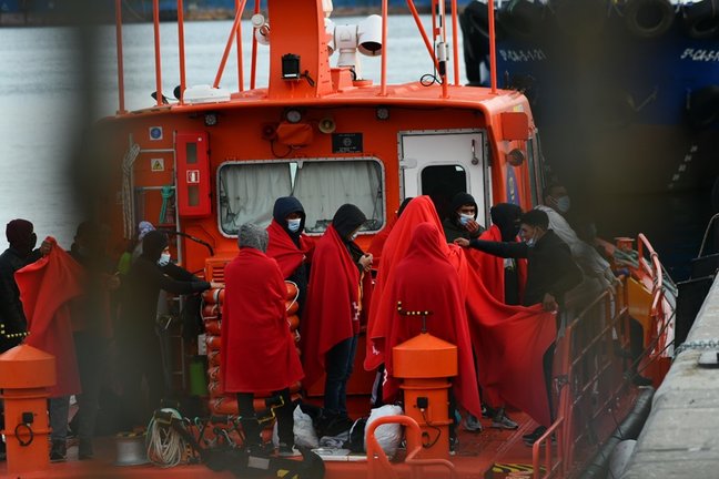 Archivo - Personas rescatadas por Salvamento Marítimo en una imagen de archivo