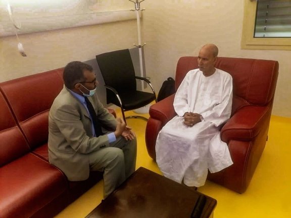 Archivo - Brahim Ghali junto al primer ministro saharaui, Bucharaya Beyun.