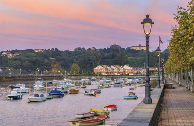 Puerto de Plentzia, una localidad y municipio situado en la provincia de Vizcaya, en la comunidad autónoma del País Vasco.