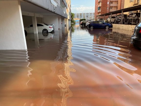 Una urbanización de Canet d'En Berenguer, inundada este lunes tras las lluvias torrenciales