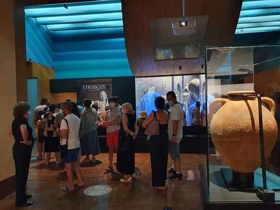 Más de 2.500 personas visitan la exposición Etruscos en tres días