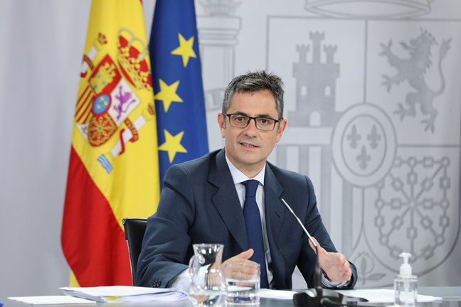 El ministro de la Presidencia, Relaciones con las Cortes y Memoria Democrática; Félix Bolaños, interviene en una rueda de prensa posterior al Consejo de Ministros, a 31 de agosto de 2021, en Madrid, (España). 