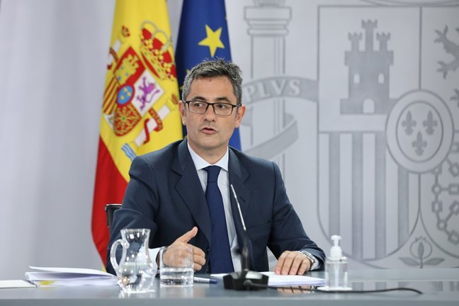 El ministro de la Presidencia, Relaciones con las Cortes y Memoria Democrática; Félix Bolaños, interviene en una rueda de prensa posterior al Consejo de Ministros, a 31 de agosto de 2021, en Madrid, (España)