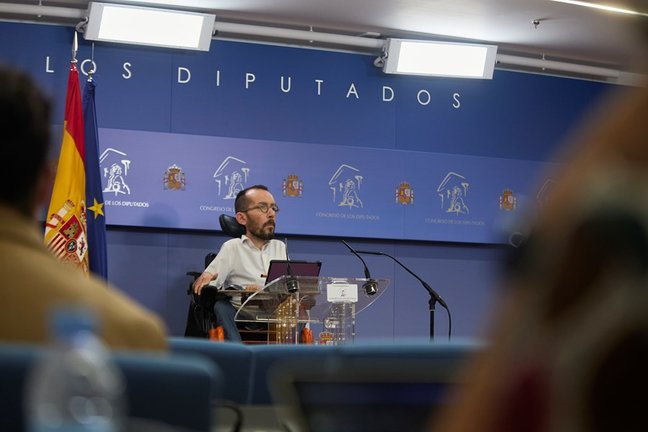 Archivo - El portavoz de Unidas Podemos en el Congreso, Pablo Echenique, interviene en una rueda de prensaen la Cámara Baja