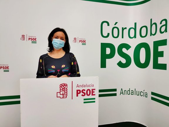 Archivo - La diputada nacional del PSOE por Córdoba, Rafi Crespín, en la sede de su partido.