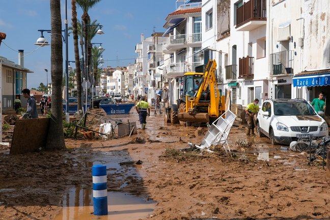 Labores de limpieza tras la tormenta en Alcanar (Tarragona)