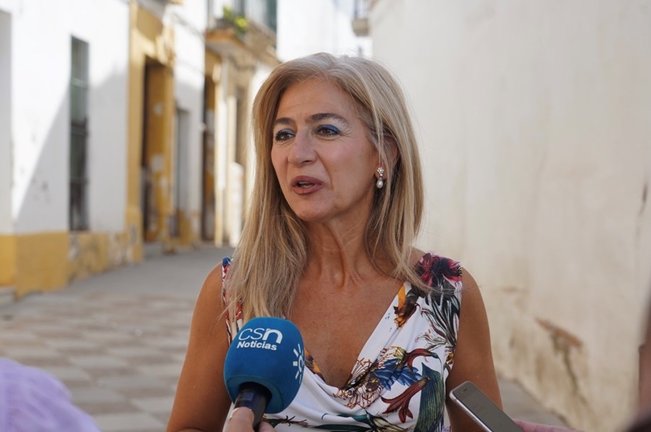 La consejera de Cultura y Patrimonio Histórico, Patricia del Pozo, atiende a los medios en Jerez de la Frontera (Cádiz).