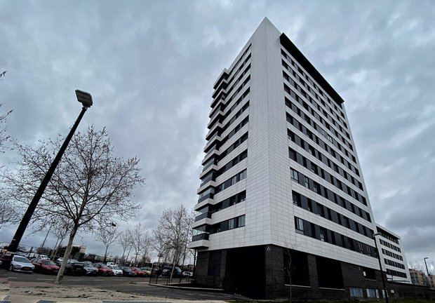 Archivo - Edificio de viviendas, en Madrid a 27 de enero de 2020.