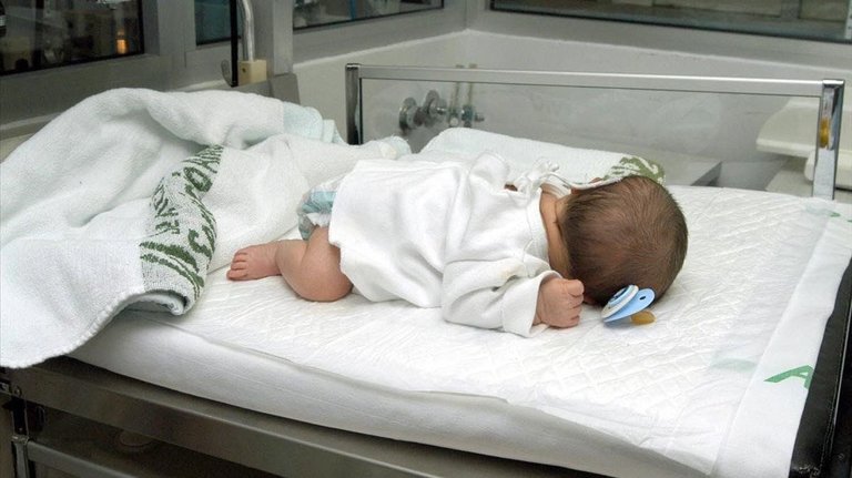 Dos bebés cambiados en 2002 por error en un hospital de Logroño | Google