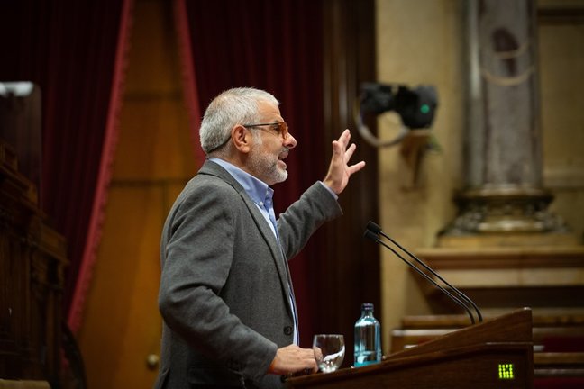 Imagen de archivo - El líder de Cs en Catalunya, Carlos Carrizosa, en el pleno del Parlament.