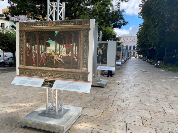Exposición 'El Prado en las calles' instalada en el paseo Marceliano Santa María de Burgos.