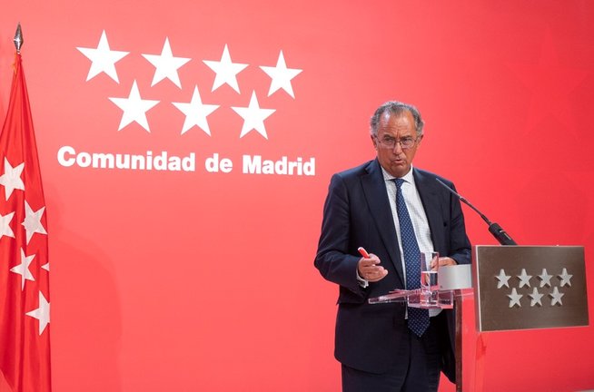 El consejero de Educación, Ciencia y Universidades de la Comunidad de Madrid, Enrique Ossorio, ofrece declaraciones a los medios de comunicación en la sede del Gobierno regional, a 6 de septiembre de 2021, en Madrid (España). La presidenta madrileña manti